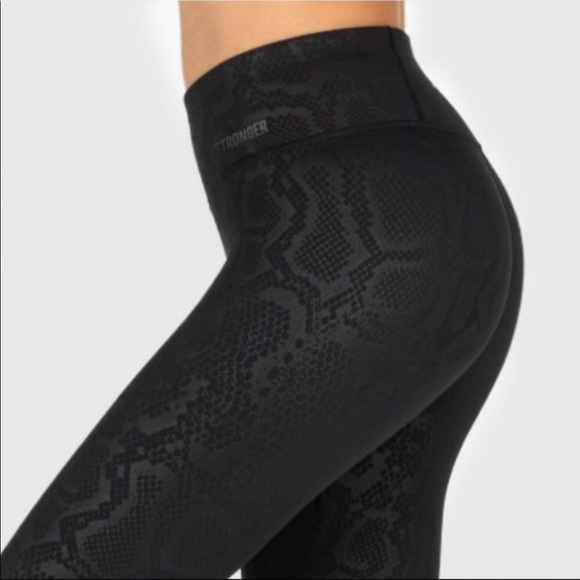 π Stronger Sweden Workout Snake Print Set - Picture 7 of 16
